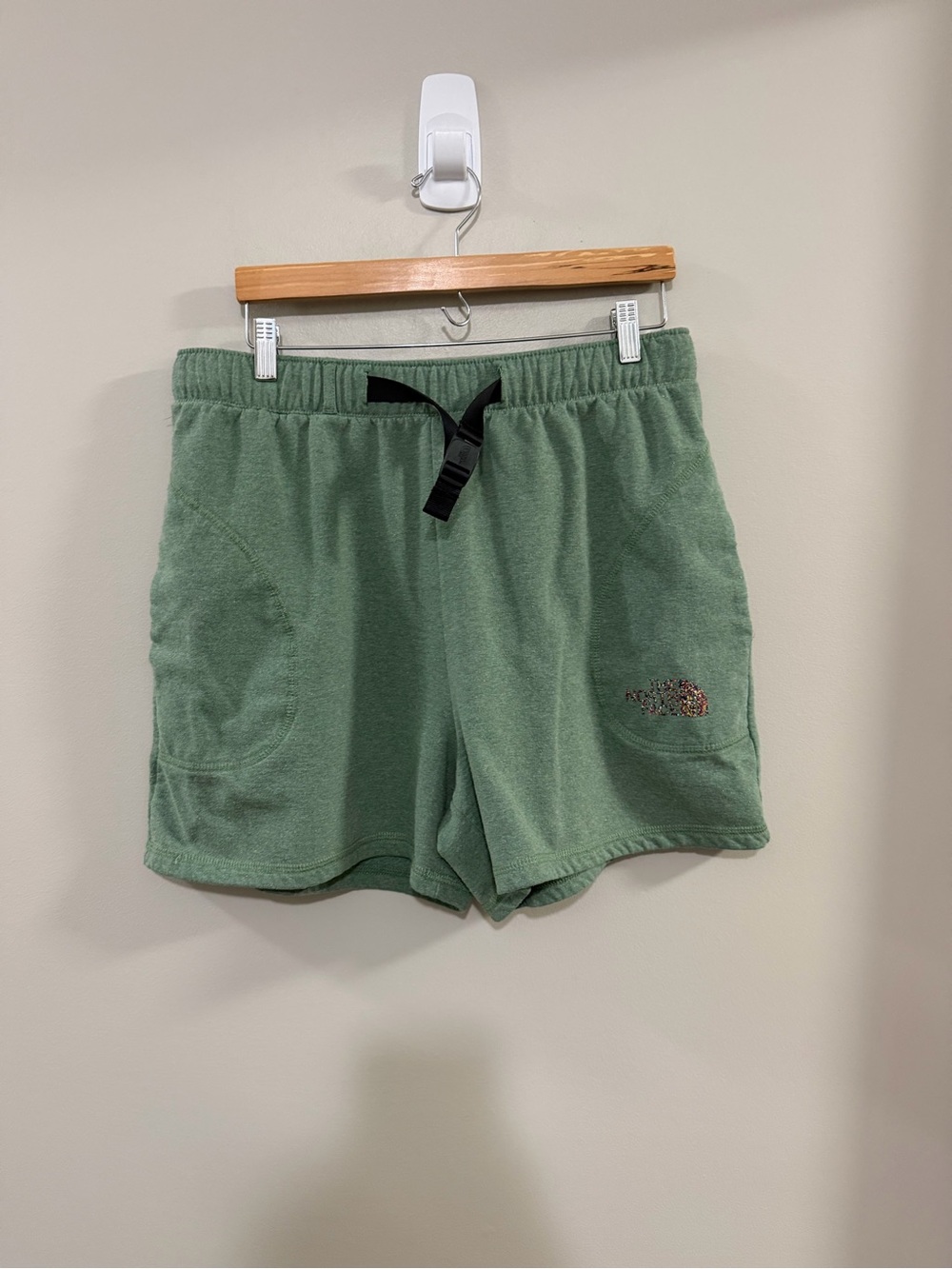 The North Face Men's Re-Grind Sage Green Fleece Athletic Shorts. Size L
